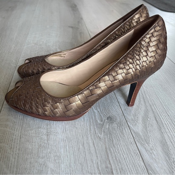 Cole Haan Gold Metallic Peep Toe Woven Pumps sz 8.5 B Leather Block Stiletto - Picture 12 of 12